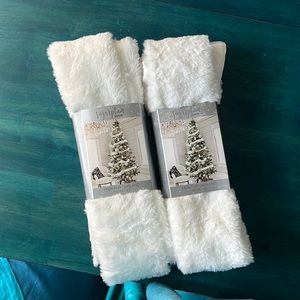 White faux fur garland. (2 pack)
